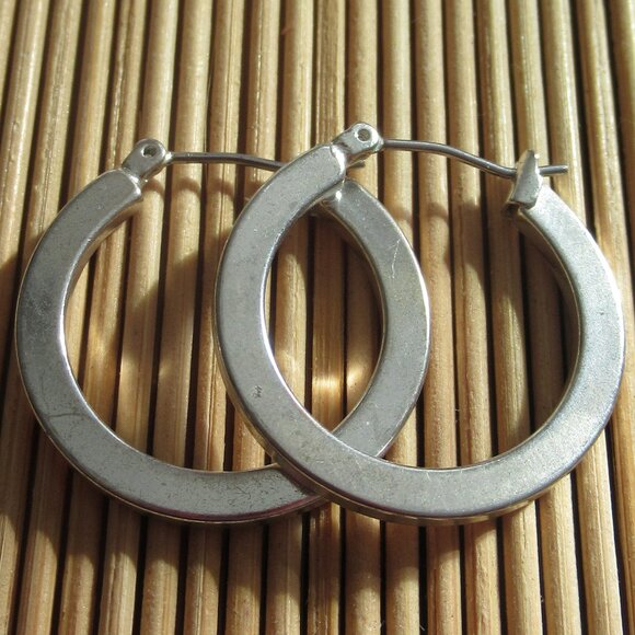 1" Silver Hoop Earrings, 3D Box style Round hoop, Vintage - Picture 2 of 5